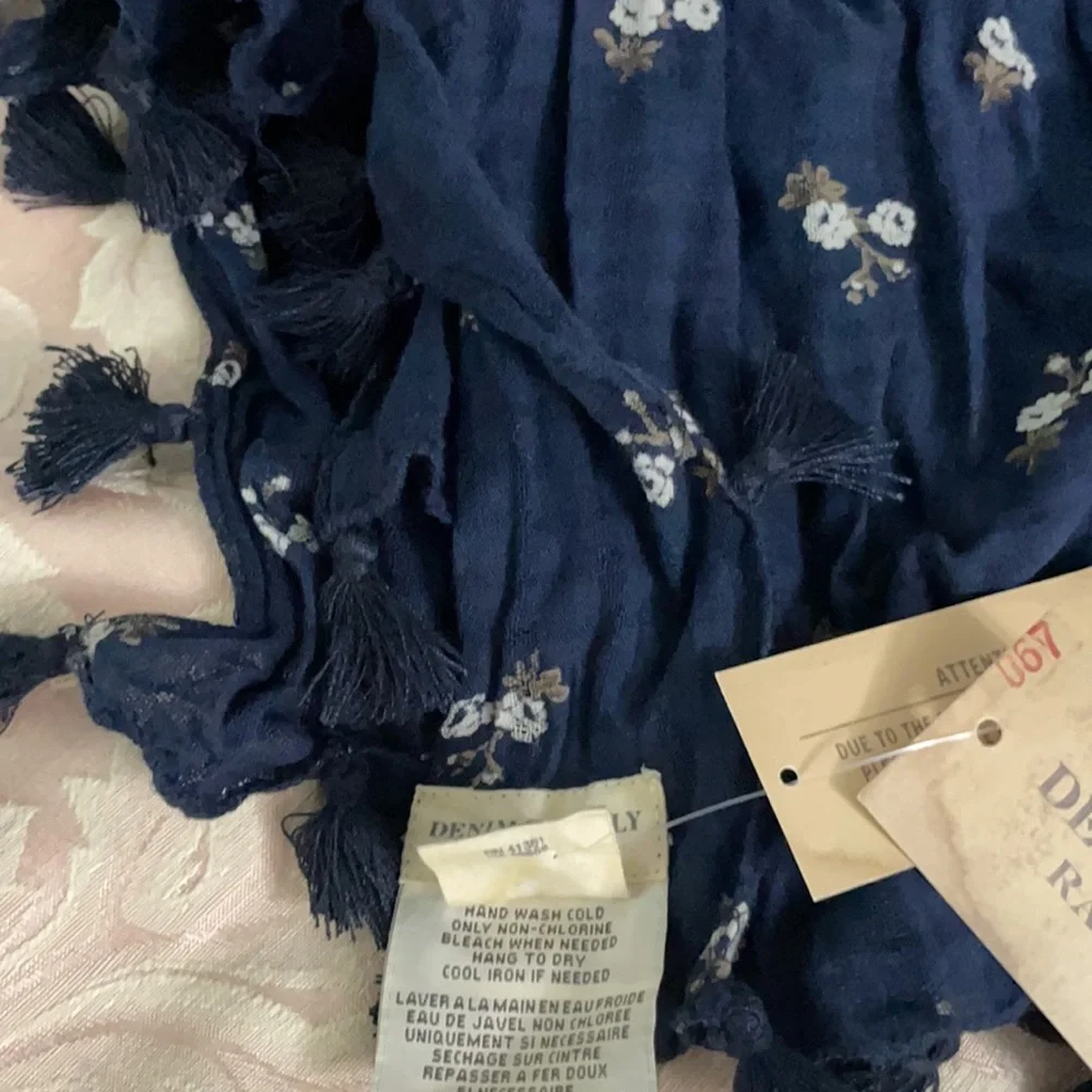 Cute scarf made of 100percwnt cotton in navy blue color with beautiful designs
